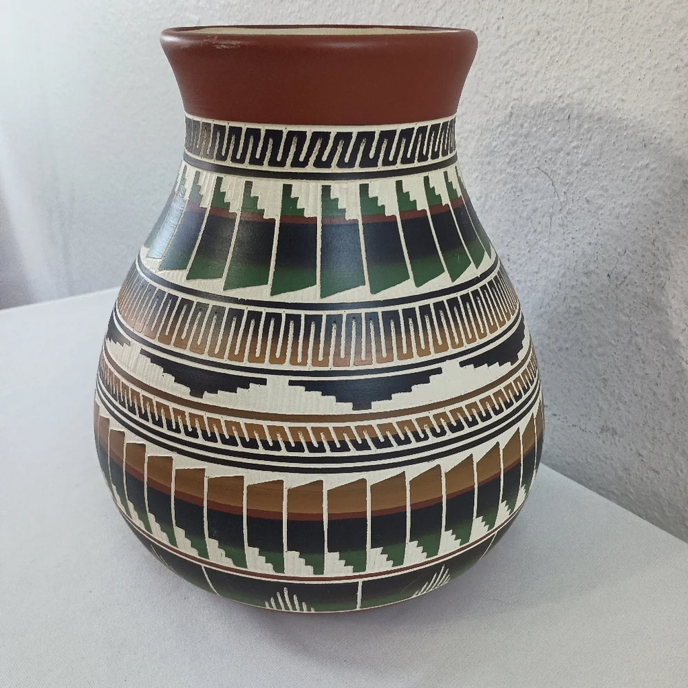 Signed Travis Williams Shoshone-Navajo Pottery - Picture 3 of 11